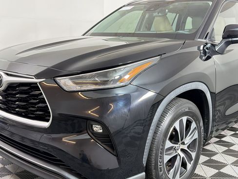 Used 2021 Toyota Highlander XLE FWD image 19