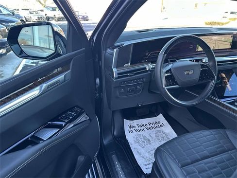 Certified 2025 Cadillac Escalade ESV Premium Luxury Platinum w/ LPO, Floor Liner Package image 12