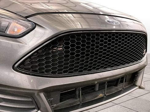 Used 2017 Ford Focus ST w/ Equipment Group 401A FWD image 29