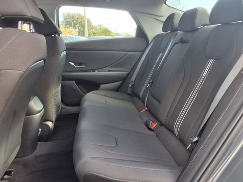 Used 2025 Hyundai Elantra SEL image 30
