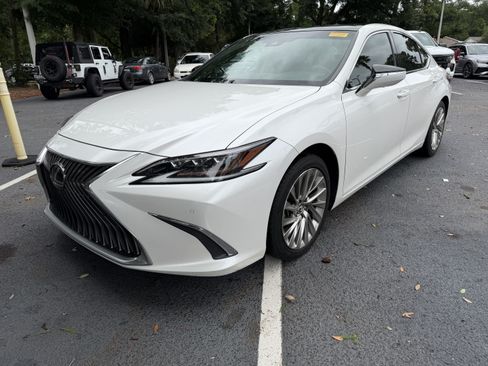 Used 2019 Lexus ES 350 Ultra Luxury w/ Accessory Package 2 FWD image 5