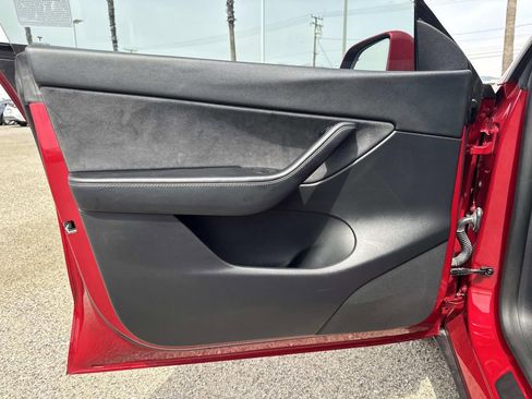 Used 2021 Tesla Model Y Long Range AWD/4WD image 17