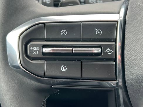 New 2025 GMC Acadia Elevation image 19