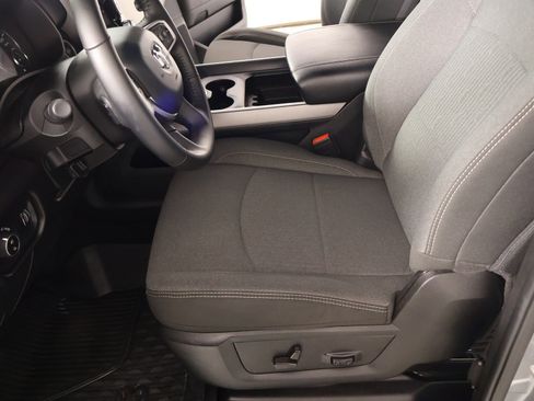 Used 2024 RAM 2500 Big Horn w/ Sport Appearance Package image 11