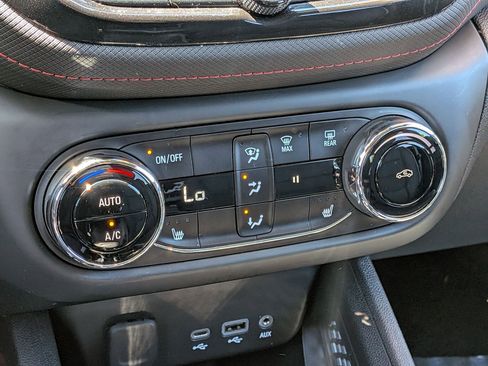 Used 2021 Chevrolet TrailBlazer RS w/ Convenience Package FWD image 19