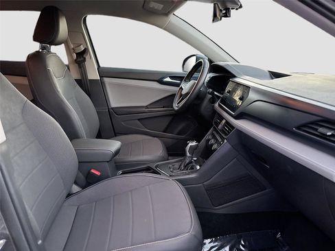 Used 2024 Volkswagen Taos SE image 29