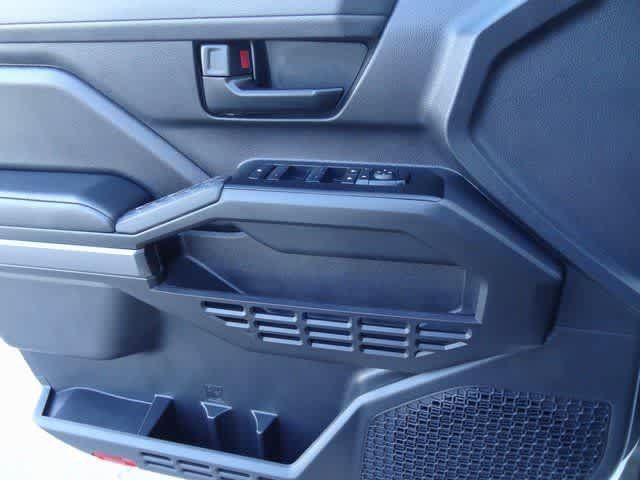 Used 2025 Toyota Tacoma SR5 AWD/4WD image 11