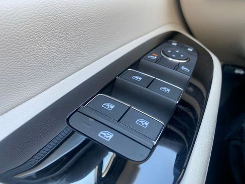 Used 2025 Nissan Murano SV AWD/4WD image 19