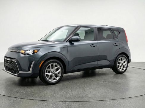 Used 2025 Kia Soul LX w/ LX Technology Package FWD image 3