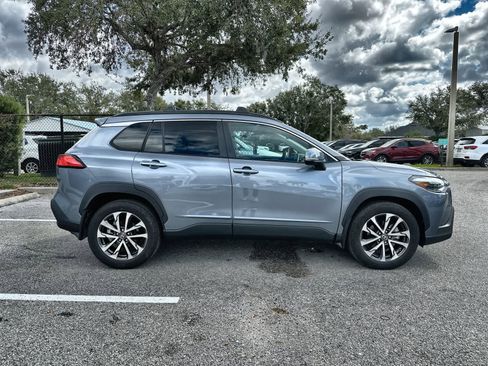 Used 2022 Toyota Corolla Cross XLE image 10