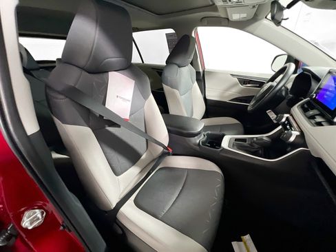 Used 2025 Toyota RAV4 XLE w/ Convenience Package FWD image 30