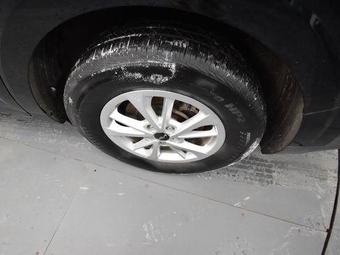 Used 2024 Kia Carnival LX image 9