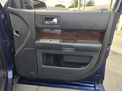Used 2011 Ford Flex SEL w/ Rapid Spec Order Code image 19