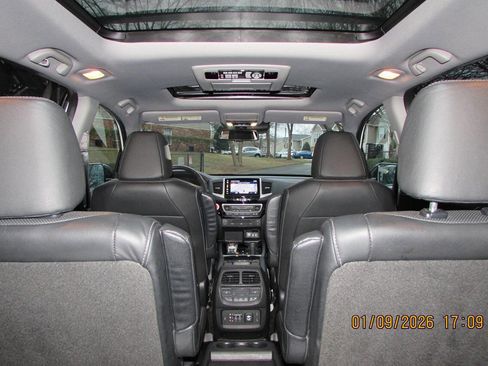 Used 2017 Honda Pilot Elite image 37