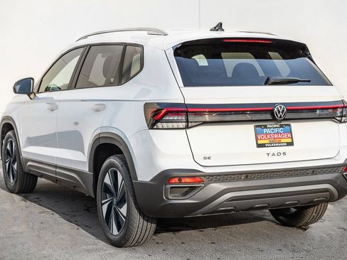 New 2026 Volkswagen Taos SE AWD/4WD image 3