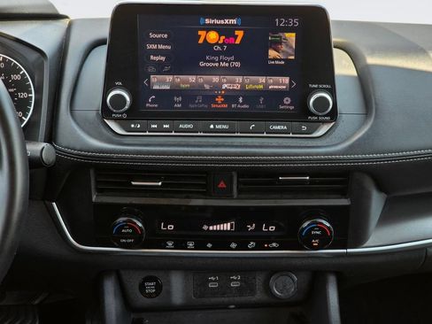 Used 2025 Nissan Rogue SV FWD image 15