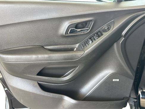Used 2018 Chevrolet Trax LT w/ Sun & Sound Package AWD/4WD image 20