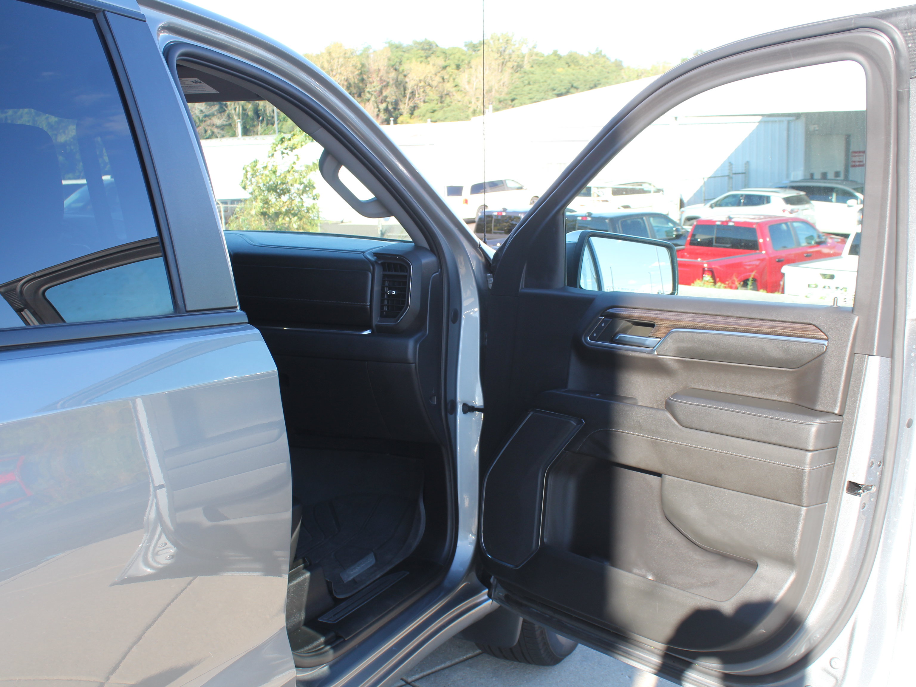 Used 2023 Chevrolet Silverado 1500 LT AWD/4WD image 24