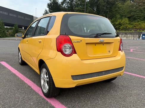 Used 2011 Chevrolet Aveo5 LT w/ Power and Convenience Package image 8