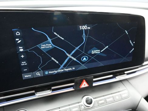 Used 2025 Hyundai Elantra SEL image 18