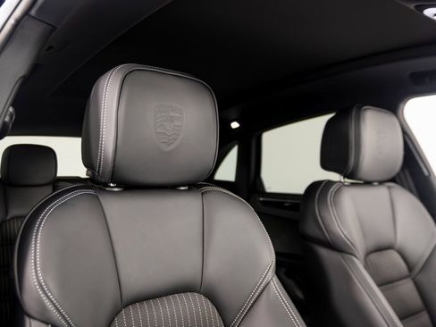 New 2026 Porsche Macan Turbo image 34