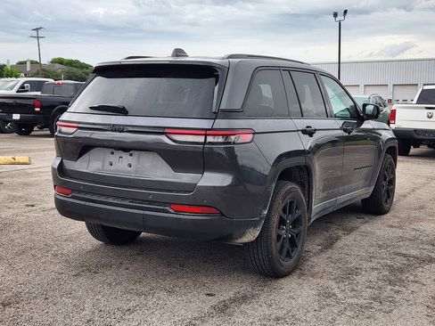 Used 2024 Jeep Grand Cherokee Altitude RWD image 4
