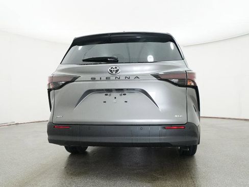 New 2026 Toyota Sienna XLE image 26
