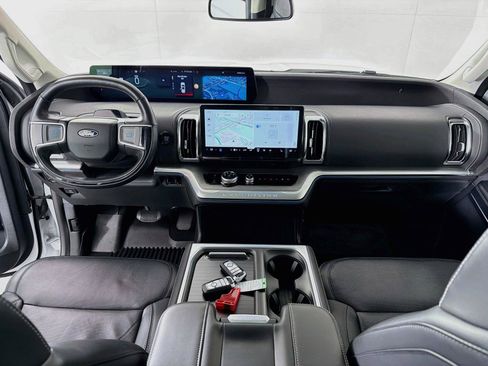 Used 2025 Ford Expedition Max Platinum AWD/4WD image 27