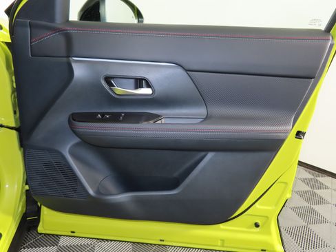 Certified 2025 Nissan Kicks SR w/ Illumination Package image 31