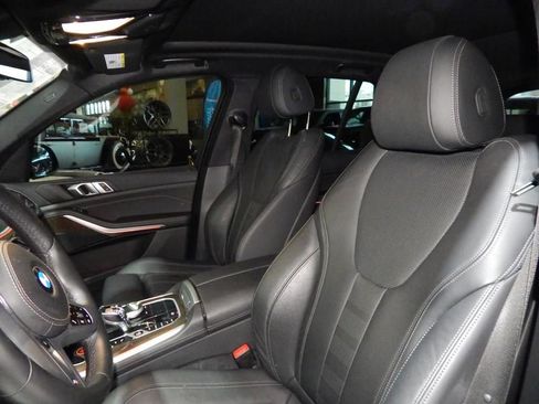 Used 2022 BMW X5 xDrive40i w/ M Sport Package image 18