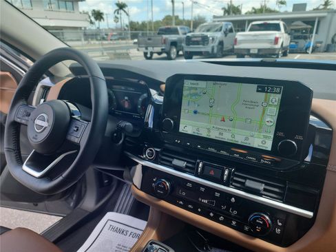 Used 2024 Nissan Pathfinder Platinum w/ Cargo Package image 26