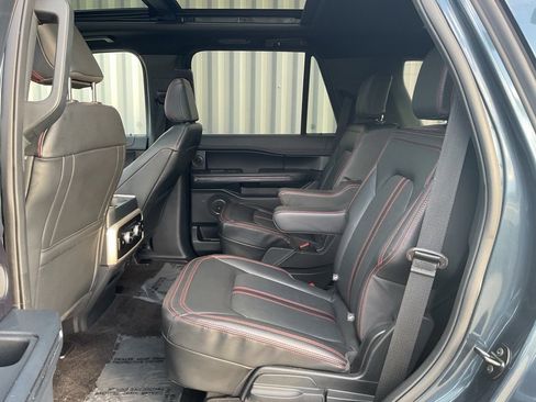 Used 2022 Ford Expedition Limited image 19