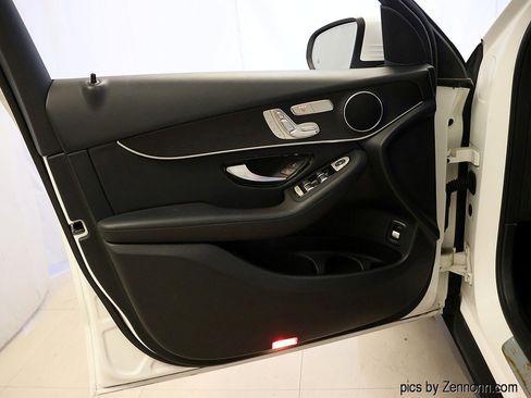 Used 2021 Mercedes-Benz GLC 300 GLC 300 image 24