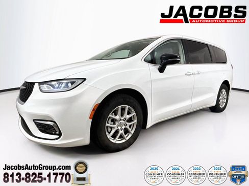 Used 2024 Chrysler Pacifica Touring-L FWD image 1
