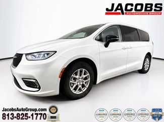 Used 2024 Chrysler Pacifica Touring-L FWD video 1