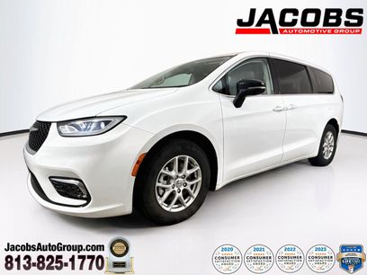 Used 2024 Chrysler Pacifica Touring-L