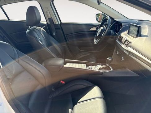 Used 2018 MAZDA MAZDA3 Touring image 14