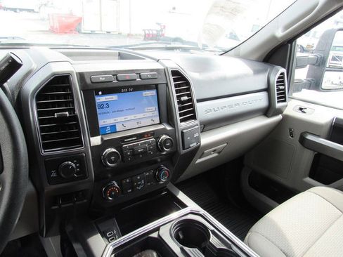Used 2019 Ford F250 XLT w/ Snow Plow Prep Package AWD/4WD image 35