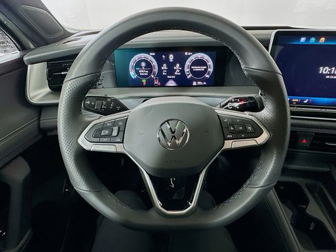 New 2026 Volkswagen Tiguan SE R-Line image 11