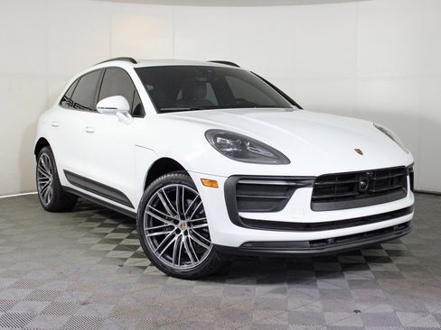 Used 2025 Porsche Macan w/ Premium Package Plus image 9