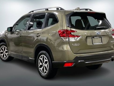 Used 2023 Subaru Forester Premium image 12