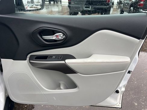 Used 2020 Jeep Cherokee Latitude Lux w/ Comfort/Convenience Group image 10