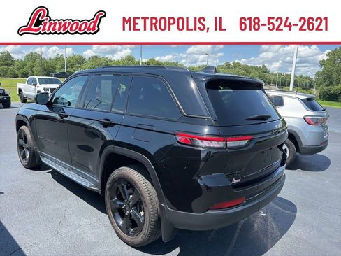 Used 2024 Jeep Grand Cherokee Limited w/ Black Appearance Package AWD/4WD image 3
