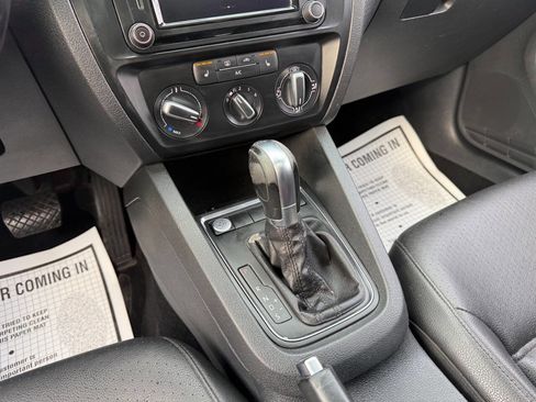 Used 2017 Volkswagen Jetta SE image 18