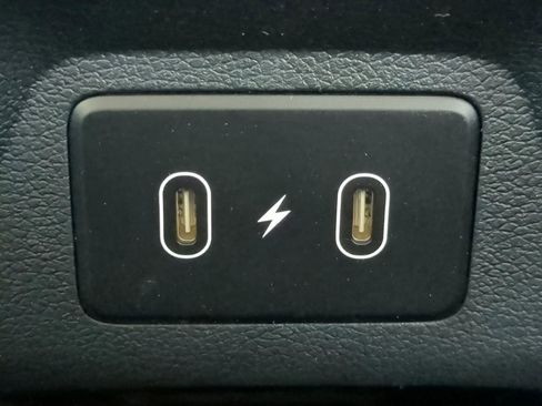 New 2025 Hyundai Venue SEL FWD image 11