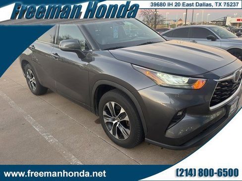 Used 2020 Toyota Highlander XLE image 1
