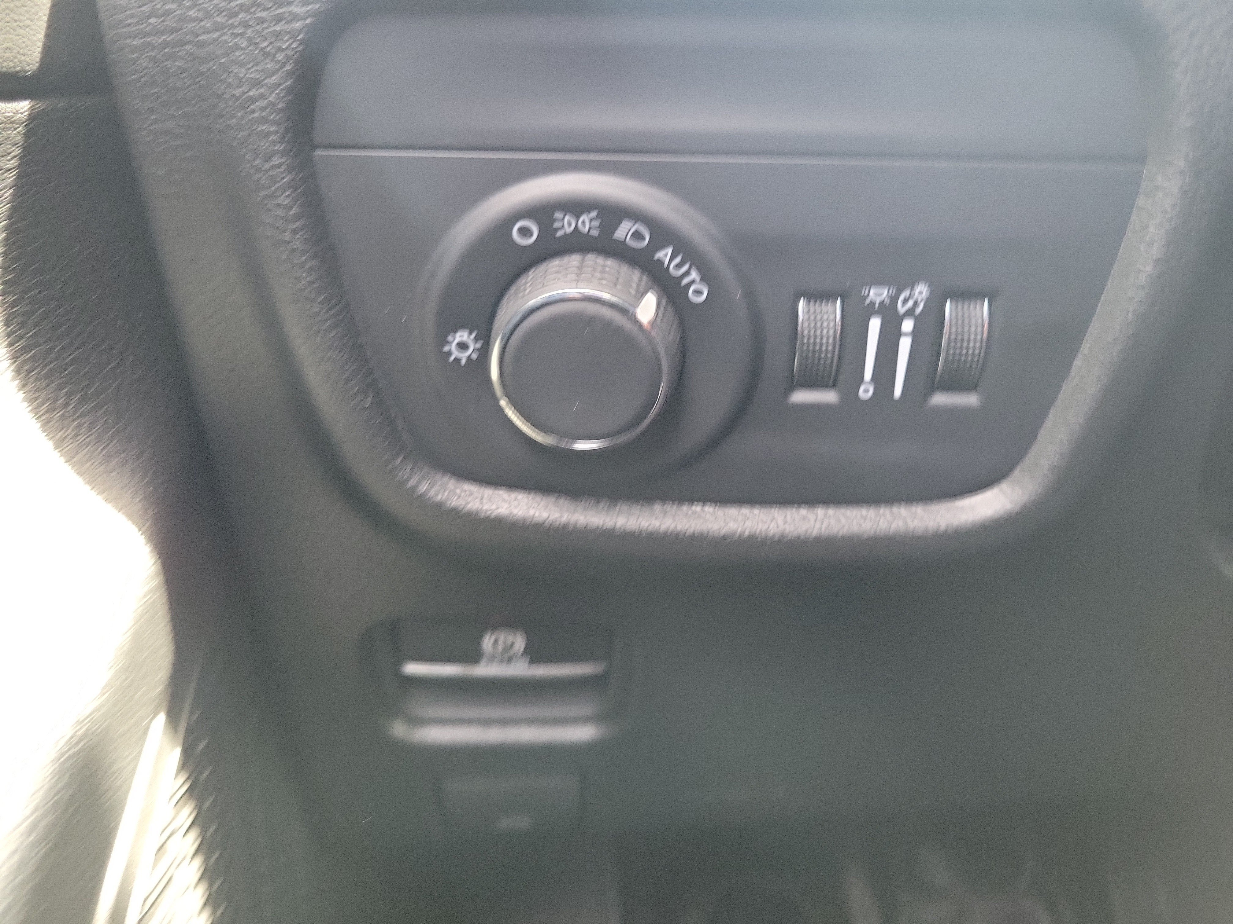 Used 2024 Jeep Grand Cherokee Altitude RWD image 30