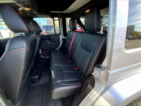 Used 2018 Jeep Wrangler Unlimited Rubicon image 19