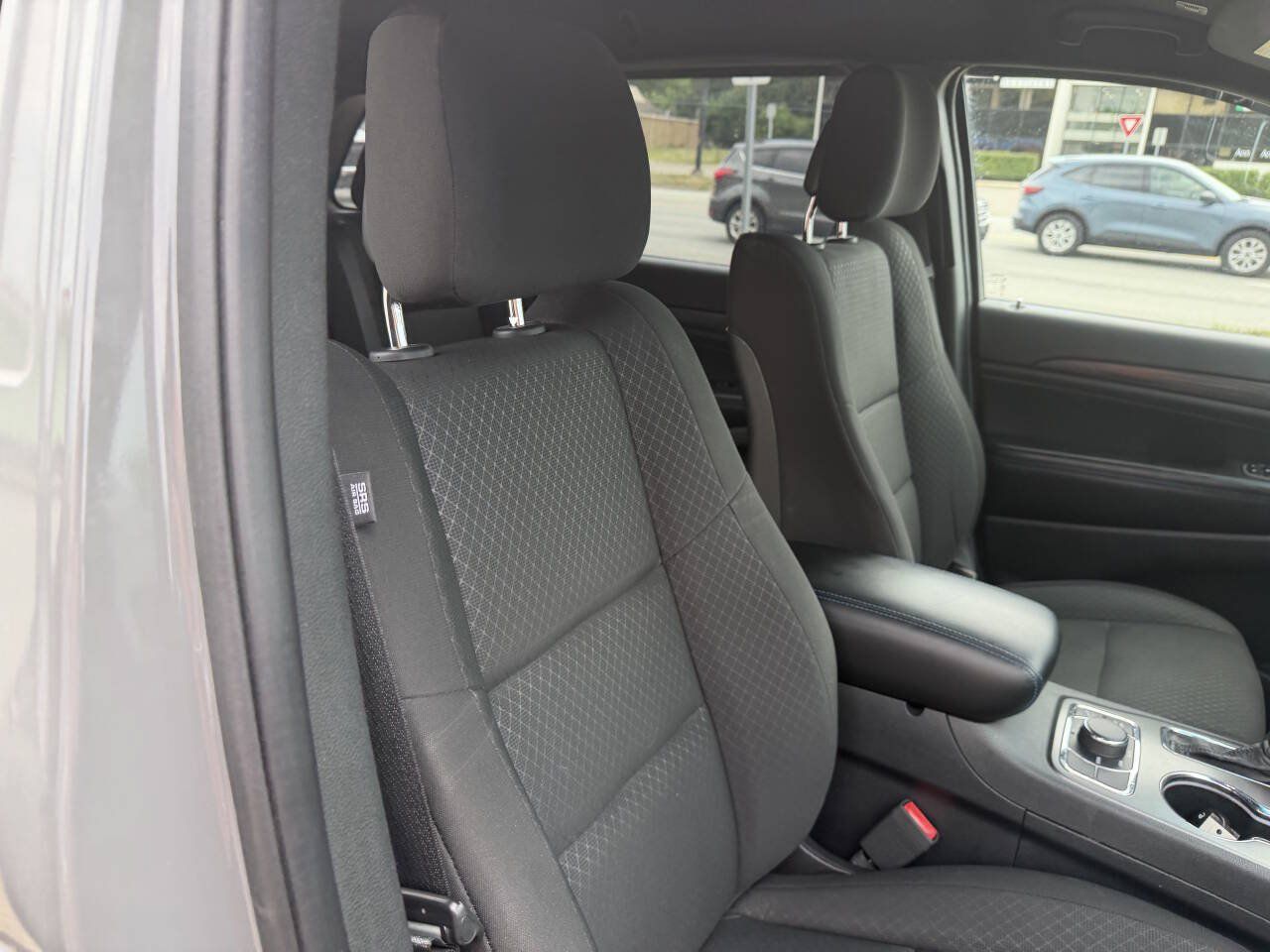 Used 2019 Jeep Grand Cherokee Laredo AWD/4WD image 8