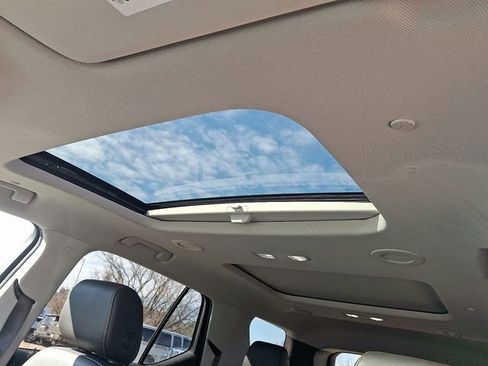 Used 2021 Chevrolet Traverse RS image 16